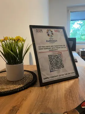 Ein Zertifikat, Auszeichnung, Logo oder anderes Dokument, das in der Unterkunft Livemore24 - Apartment 4 in Duisburg WLAN - Smart-TV - 24-7 Check-in und Küche ausgestellt ist