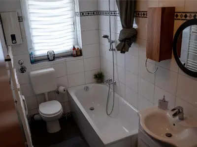 Ein Badezimmer in der Unterkunft Livemore24 - Apartment 4 in Duisburg WLAN - Smart-TV - 24-7 Check-in und Küche