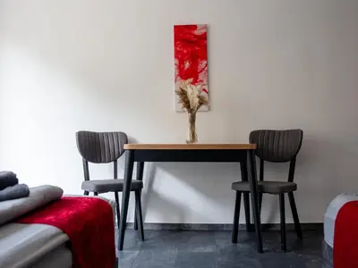 Ein Sitzbereich in der Unterkunft Livemore24 - Apartment 4 in Duisburg WLAN - Smart-TV - 24-7 Check-in und Küche