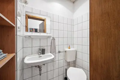 Ein Badezimmer in der Unterkunft Wupper Home II, Top Lage Ideal für Geschäftsleute, Monteure, Familien, 3 Zimmer, Flachbild-TV