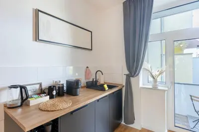 Küche/Küchenzeile in der Unterkunft SpaceStays Apartment WIFI Netflix Parking!