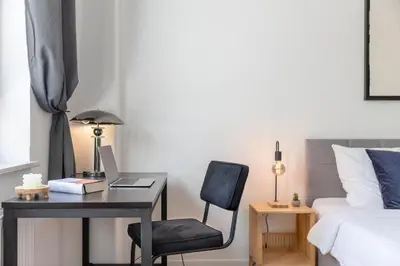 Ein Bett oder Betten in einem Zimmer der Unterkunft SpaceStays Apartment WIFI Netflix Parking!