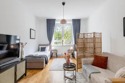 Ein Bett oder Betten in einem Zimmer der Unterkunft SpaceStays Apartment WIFI Netflix Parking!