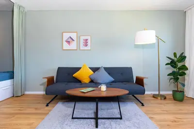 Ein Sitzbereich in der Unterkunft City Apartment mit Sonnenbalkon, 10 Minuten zum Bahnhof, 5 Minuten zum Luisenviertel