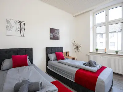 Ein Bett oder Betten in einem Zimmer der Unterkunft Serviceroom24 - Apartment 5 in Recklinghausen WLAN - Smart-TV - 24-7 Check-in und Küche