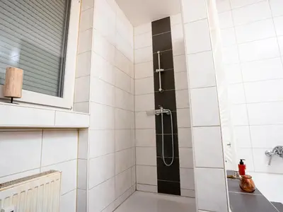 Ein Badezimmer in der Unterkunft Serviceroom24 - Apartment 3 in Recklinghausen WLAN - Smart-TV - 24-7 Check-in und Küche