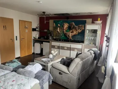 Ein Sitzbereich in der Unterkunft Gästezimmer in Ratingen bei Düsseldorf mit einem Hauch Luxus
