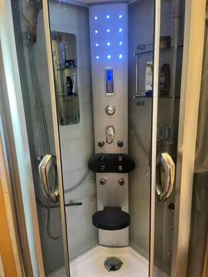 Ein Badezimmer in der Unterkunft Gästezimmer in Ratingen bei Düsseldorf mit einem Hauch Luxus