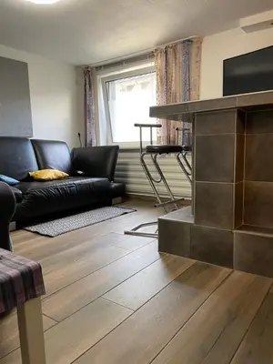 Ein Sitzbereich in der Unterkunft Ferien-Monteur-Wohnung am Bach im Grünen mit 3 Schlafzimmer