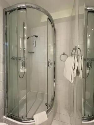 Ein Badezimmer in der Unterkunft Hotel der Lennhof