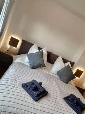 Ein Bett oder Betten in einem Zimmer der Unterkunft Moderne ruhige Wohnung Bochum angebunden