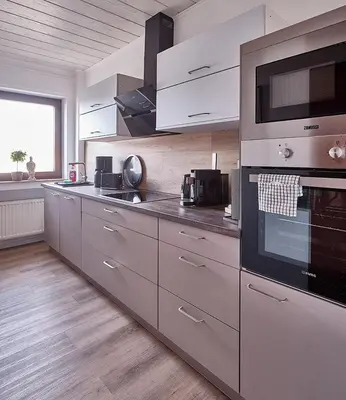 Küche/Küchenzeile in der Unterkunft KATARINAS HOUSE mit 2 FeWo stilvoll, gemütlich & zentral Boxspringbett, Parkplatz, Balkon oder Garten