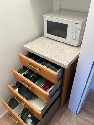 Küche/Küchenzeile in der Unterkunft KATARINAS HOUSE mit 2 FeWo stilvoll, gemütlich & zentral Boxspringbett, Parkplatz, Balkon oder Garten
