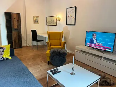 TV/Unterhaltungsangebot in der Unterkunft Casa Luna 6 min Hbf , Erdgeschosswohnung ,Altbau