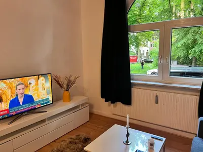 TV/Unterhaltungsangebot in der Unterkunft Casa Luna 6 min Hbf , Erdgeschosswohnung ,Altbau