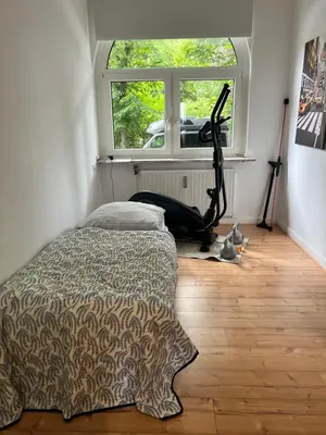 Das Fitnesscenter und/oder die Fitnesseinrichtungen in der Unterkunft Casa Luna 6 min Hbf , Erdgeschosswohnung ,Altbau