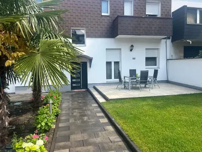 Ein Garten an der Unterkunft Apartment 1 in Duisburg-Mitte, Altstadt