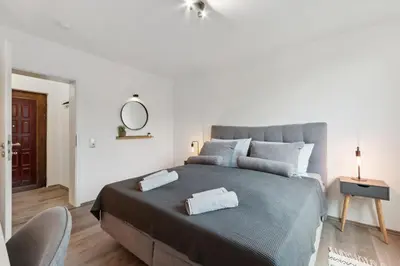 Ein Bett oder Betten in einem Zimmer der Unterkunft Stylisches Apartment, 2-5 Personen, Zentral, Nähe Messe