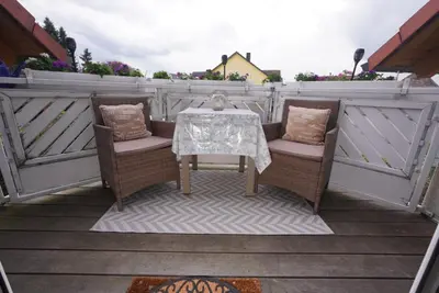 Ein Balkon oder eine Terrasse in der Unterkunft FeWo Dorfliebe