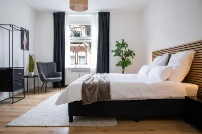 Ein Bett oder Betten in einem Zimmer der Unterkunft stayVision FS43 Wohnung 5 - 3 Schlafzimmer - 8 Gäste - 2 Balkone - top WLAN