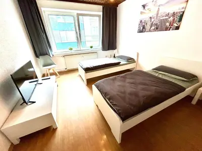 Ein Bett oder Betten in einem Zimmer der Unterkunft Kulturmensch Oberhausen mit Balkon