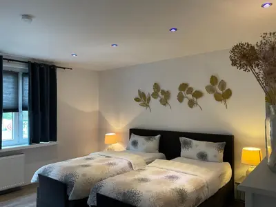 Ein Bett oder Betten in einem Zimmer der Unterkunft Helle, großzügige Wohnung für bis zu 6 Personen