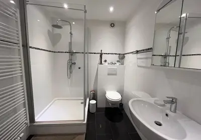Ein Badezimmer in der Unterkunft Helle, großzügige Wohnung für bis zu 6 Personen
