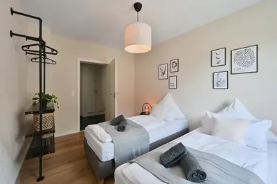 Ein Bett oder Betten in einem Zimmer der Unterkunft City-Apartment für Gruppen Modern & Geräumig