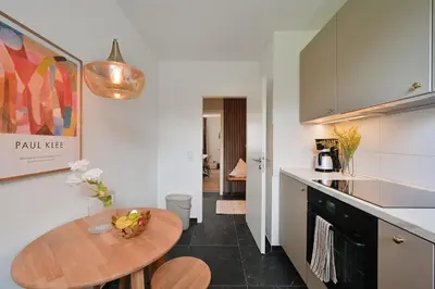 Küche/Küchenzeile in der Unterkunft City-Apartment für Gruppen Modern & Geräumig