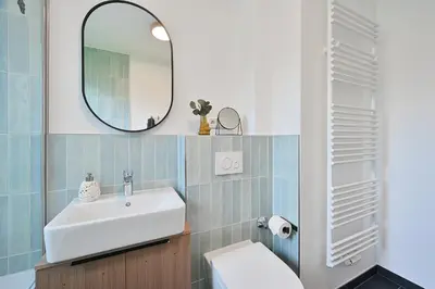 Ein Badezimmer in der Unterkunft City-Apartment für Gruppen Modern & Geräumig