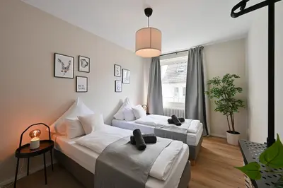 Ein Bett oder Betten in einem Zimmer der Unterkunft City-Apartment für Gruppen Modern & Geräumig