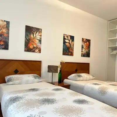 Neuwertige Komfortwohnung in schönem Altbau für max. 3 Personen