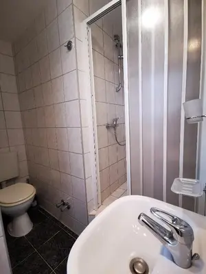 Ein Badezimmer in der Unterkunft Hotel Art Balkanhof