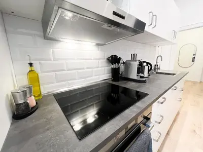 Küche/Küchenzeile in der Unterkunft Vibehome Düsseldorf - Little Tokyo