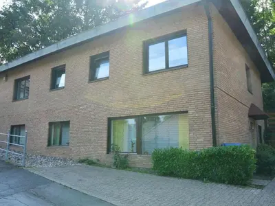 Das Gebäude in dem sich das Ferienhaus befindet