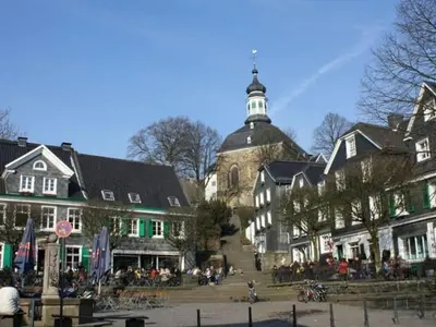 Das Gebäude in dem sich das Ferienhaus befindet