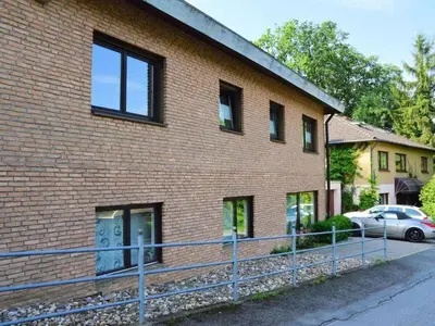 Das Gebäude in dem sich das Ferienhaus befindet