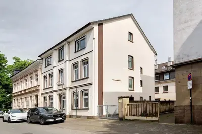 Das Gebäude in dem sich die Ferienwohnung befindet