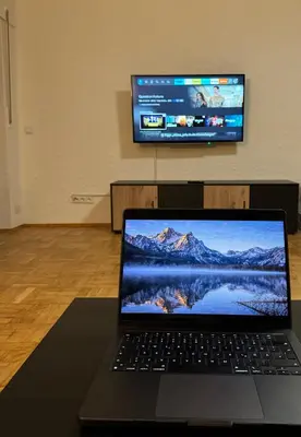 TV/Unterhaltungsangebot in der Unterkunft Laras voll ausgestattete Gartenwohnung mit WLAN und TV