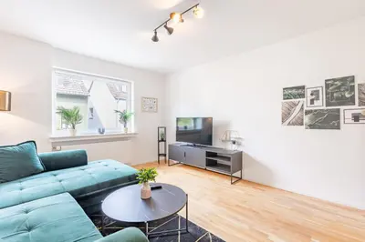 TV/Unterhaltungsangebot in der Unterkunft FeWo Horst - Moderne 2 Zimmerwohnung im Herzen von GE-Horst nähe Amphitheather und Arena AufSchalke
