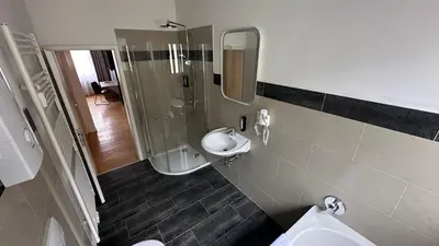 Ein Badezimmer in der Unterkunft JUNIK Apartments Oberhausen No º11