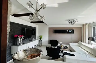 TV/Unterhaltungsangebot in der Unterkunft Luxusapartment mit Balkon Nähe Dortmund