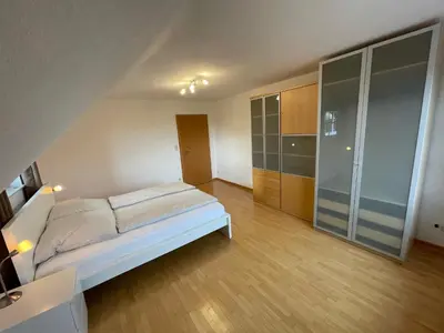 Ein Bett oder Betten in einem Zimmer der Unterkunft Großzügige Ferienwohnung für bis zu 4 Personen mit Balkon
