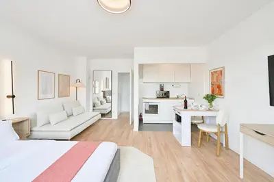 Küche/Küchenzeile in der Unterkunft Beautiful and stylish 1-Bedroom with Kitchen and King size bed