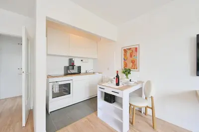 Küche/Küchenzeile in der Unterkunft Beautiful and stylish 1-Bedroom with Kitchen and King size bed