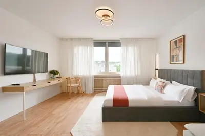 TV/Unterhaltungsangebot in der Unterkunft Beautiful and stylish 1-Bedroom with Kitchen and King size bed