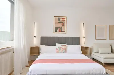 Ein Bett oder Betten in einem Zimmer der Unterkunft Beautiful and stylish 1-Bedroom with Kitchen and King size bed