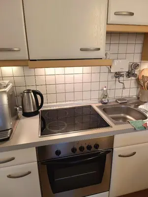 Küche/Küchenzeile in der Unterkunft 2 Zimmer Apartement mit Balkon bei Düsseldorf