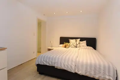Ein Bett oder Betten in einem Zimmer der Unterkunft Wohnung in stilvoller Villa