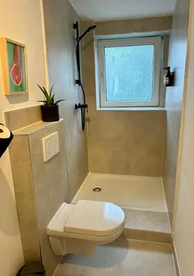 Ein Badezimmer in der Unterkunft FeelsLikeHome - Urbane Altbauwohnung mit Dachterasse& Parkplatz